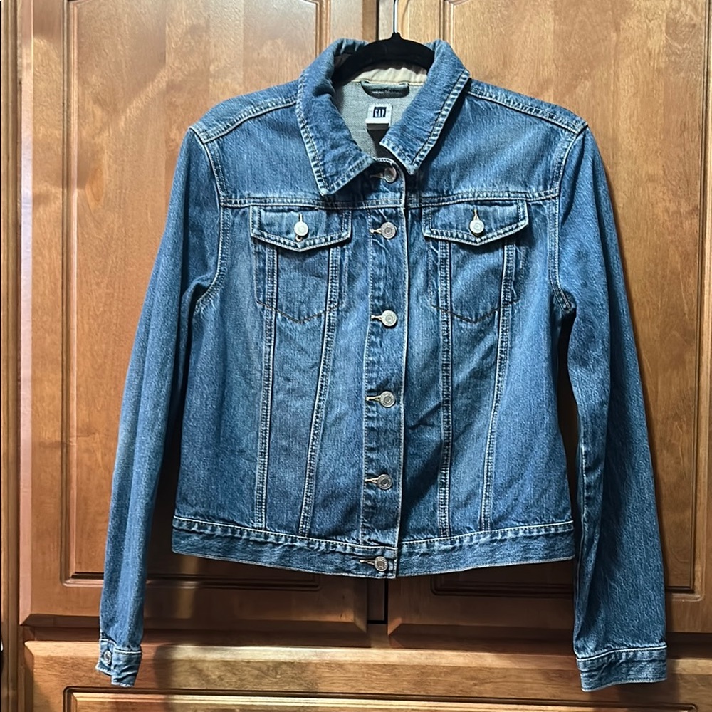 GAP Blue Jean Jacket Classic Trucker Style Size Medium
